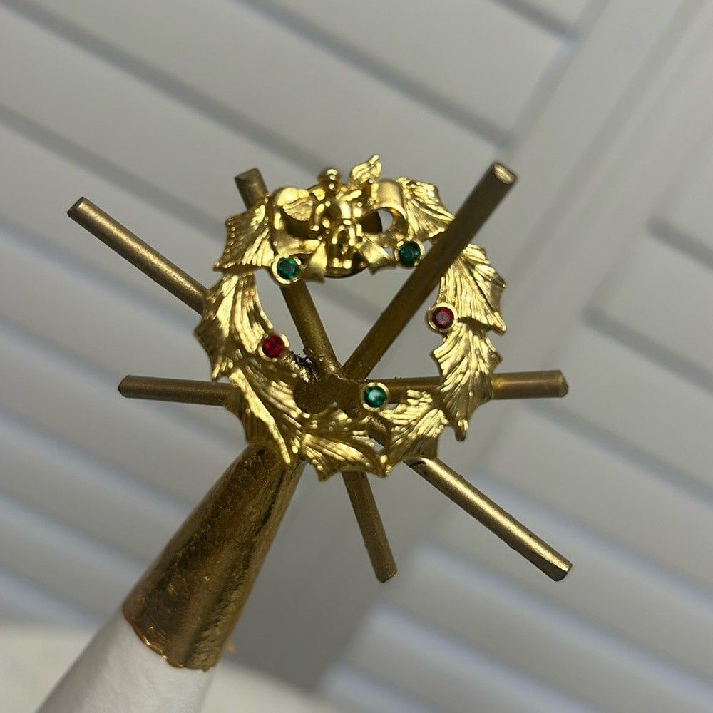 Wreath Brooch